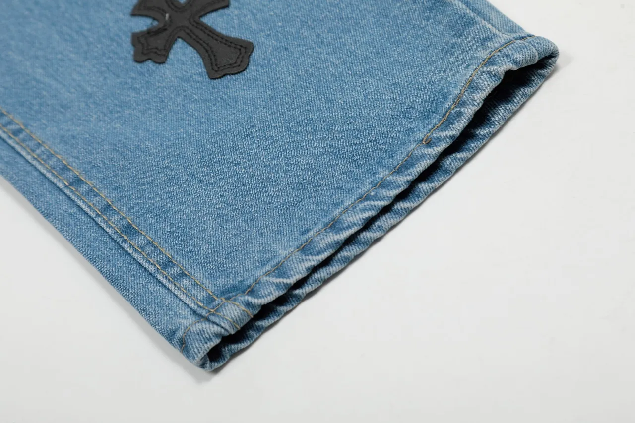 KE975#P230 The only correct leather label version on the market Chrome Hearts CH Cross embroidery distressed jeans Top ceiling quality 100% correct version The correct version is here!  Believe me this must be the best quality you will ever come across! ! Excellent value for money! !  Styles with different washes and textures are very friendly to people with thin legs and thick legs. The straight version is very flattering to the shape of the legs. The moderate length is timeless and easy to match. It is the basis of various styles and a must-have in the wardrobe! ! Add a little stacking to easily control this year's popular clean fit fabric. The fabric is stiff but the upper body is soft without losing texture. The sides and cuffs of some styles have a bone-wash effect. It's really hard not to love it! The outfit effect is immediate! ✅Correctly customize the Croxin metal leather label on the back panel. It is not sold directly with the cross on the finished jeans. 1:1 copying strives for excellence and the details are perfectly grasped. ✅The cross leather label is clear and smooth. Exquisite turning top craftsmanship. ✅Buttons, zippers and hardware are all customized versions of the Croxin LOGO. ✅High-cost washing process. Size: 28 30 32 34 36 (5 sizes)
